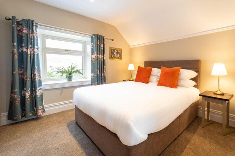 Adams Townhouse Bed & Breakfast Dingle Bagian luar foto